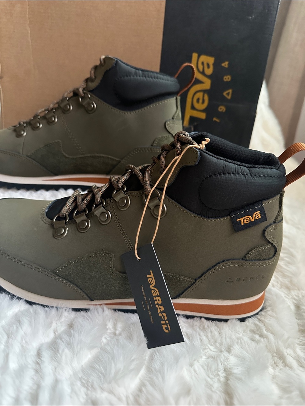 Teva Olive Green & Black Men’s Mid-Top Hiking Boots